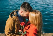 Psychology Signs A Woman is in Love